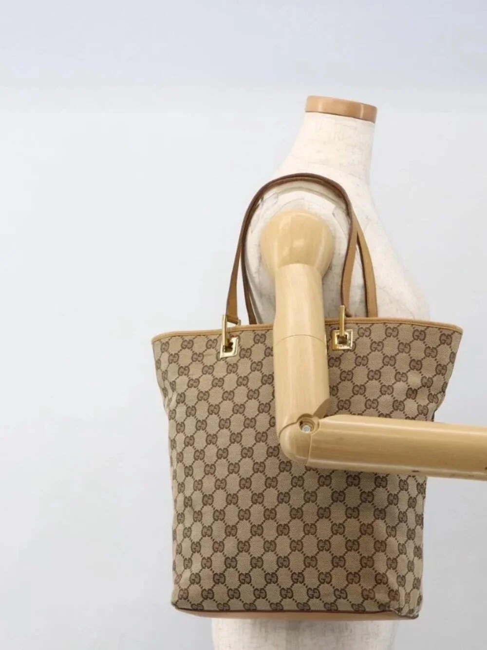 GUCCI GG Canvas Tote Bag Beige Gold 002 1098 2404 Auth ka2901